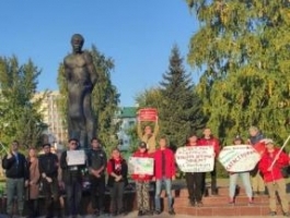 В Барнауле прошел митинг против строительства небоскребов на Речном