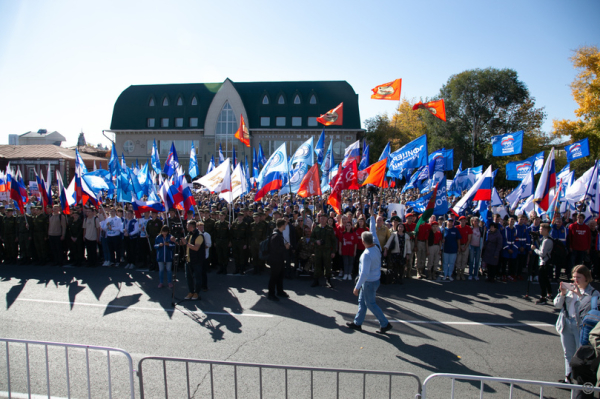 В Барнауле прошла патриотическая акция «Своих не бросаем!»