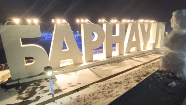 Фото снеговиков стали выкладывать барнаульцы в соцсетях