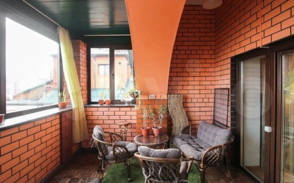 «Шикарную» двухуровневую квартиру продают в Барнауле за 27 млн рублей