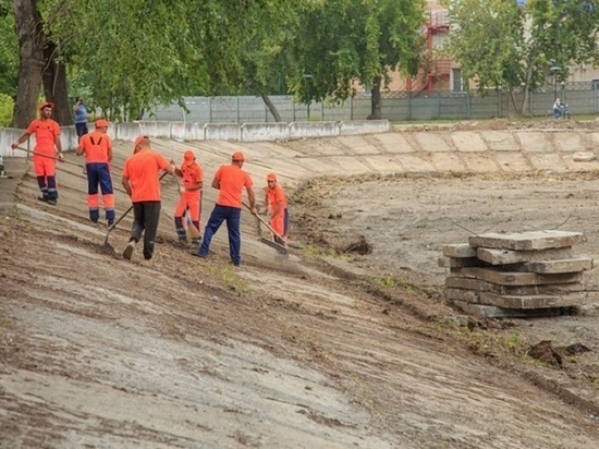 В Барнауле до конца года пруд в парке «Изумрудный» зальют водой
