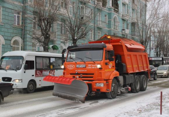 Глава Барнаула поручил лучше убирать тротуары и дворы