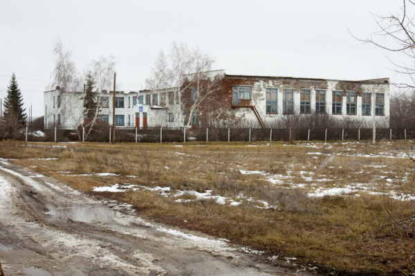 Плесень жрет стены. Как школа в далеком алтайском селе доживает свои дни, а руководство добивается ремонта