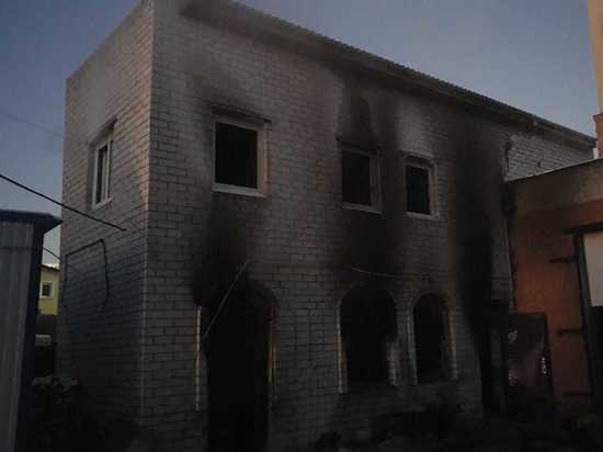 СМИ: при пожаре в Барнауле на улице Анатолия погибла семья предпринимателей