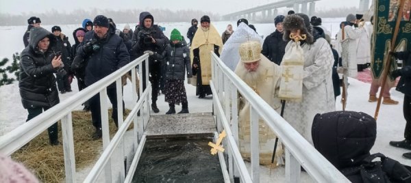 Как православные барнаульцы отмечают Крещение Господне 2023: прямая трансляция