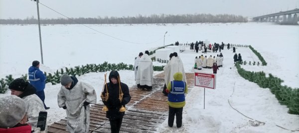 Как православные барнаульцы отмечают Крещение Господне 2023: прямая трансляция