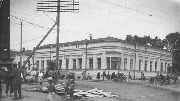 Власти Барнаула судятся с федеральным ведомством за ремонт фасада одного из старейших зданий