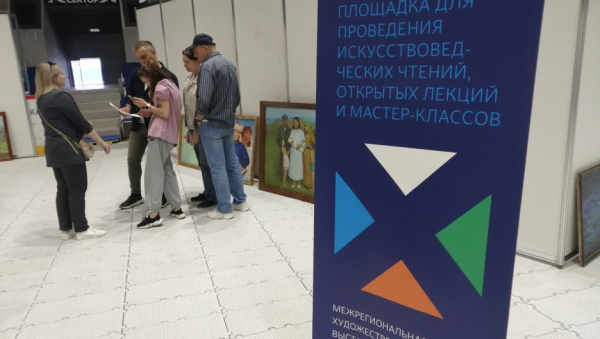 Километр искусства. Как в Барнауле готовят к открытию крупнейшую художественную выставку в истории края