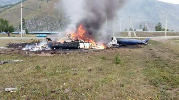 Что известно о падении вертолета на Алтае и сколько человек погибло в катастрофе?