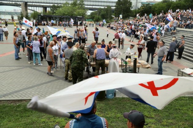 ФОТОБАНК. Как военные моряки отметили свой праздник в Новосибирске?