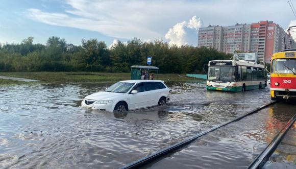 На участке улицы Попова временно перекрыта одна из полос движения