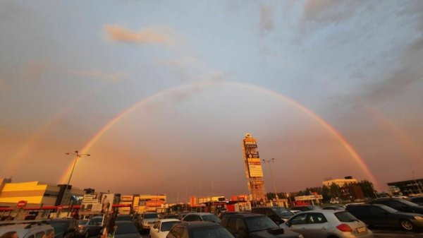 Подарок в конец рабочей недели. Фото яркой радуги после дождя над Барнаулом