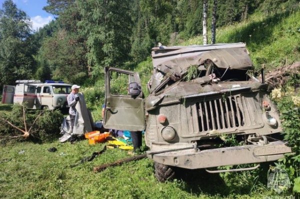 Появились фото с места смертельного ДТП с туристами на Алтае