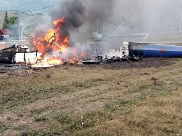 Шесть человек погибли при падении частного вертолета на Алтае