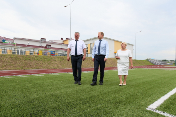 «Условия для учебы невероятные»: губернатор Алтайского края посетил новую школу в райцентре