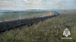 В Барнауле потушили пожар на территории промпредприятия