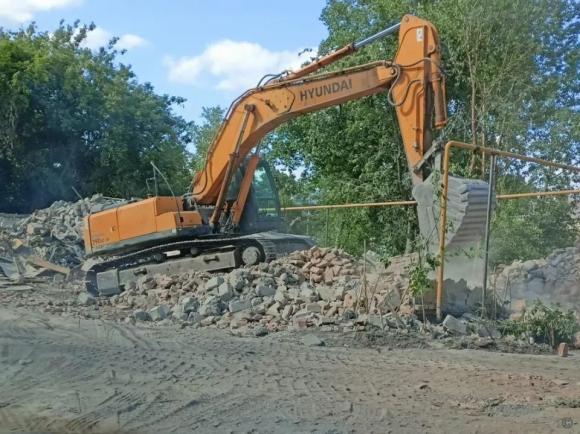 В Барнауле продолжается снос аварийных жилых домов