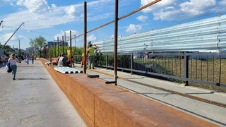 В Барнауле установили первую 48-метровую балку пролета на путепроводе возле "Пионера"