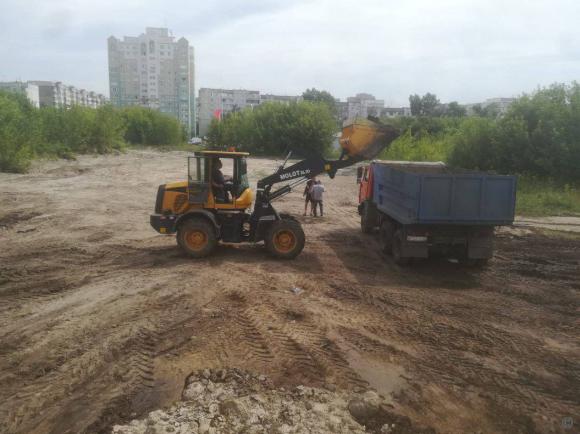 В Барнауле устраняют незаконные свалки