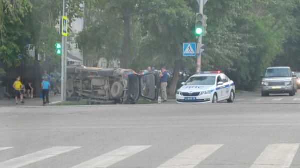 В Госавтоинспекции рассказали подробности ДТП с перевертышем в Барнауле