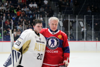 Фетисов и Ко. Легенды хоккея приехали в Барнаул и сыграли с алтайскими командами