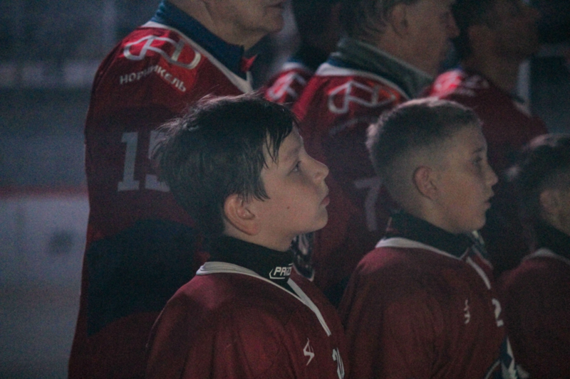 Фетисов и Ко. Легенды хоккея приехали в Барнаул и сыграли с алтайскими командами