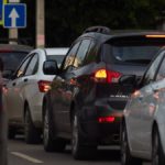 ГИБДД Барнаула обратилась к родителям, чьи дети моют машины на дорогах