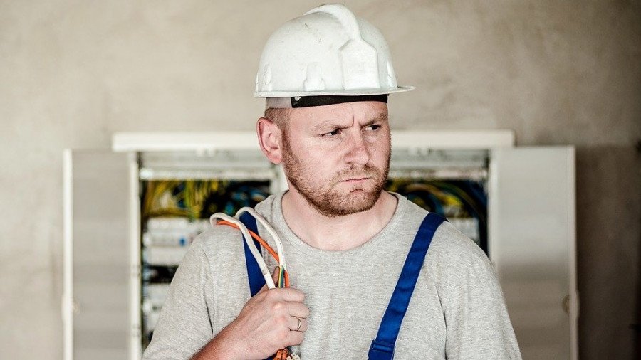 Курьезные, обидные и странные истории, из-за которых жители Алтая судились с энергетиками