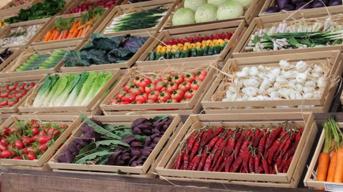 Молодые семьи в России стали меньше есть, но больше тратить на продукты