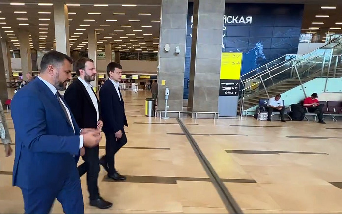 Помощник президента РФ прибыл в Красноярск и обсудил перспективы развития местного аэропорта