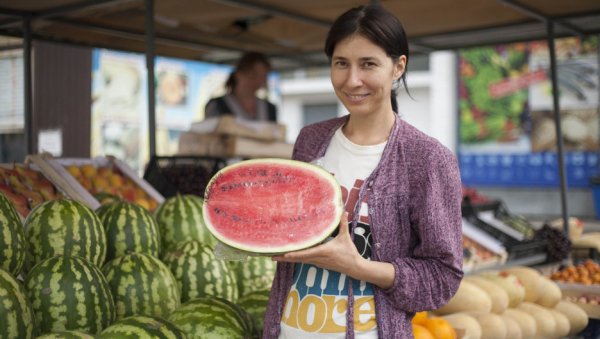 «Рубцовск со вкусом» и гиганты в полосочку. Где в Барнауле продают спелые и сочные арбузы и по каким ценам