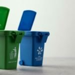 Сбер установил в сибирских городах скамейки и урны из переработанного пластика