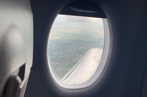 Соцсети: в небе над Барнаулом подозрительно долго кружил самолет