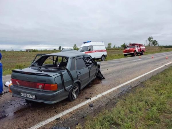 В Алтайском крае водитель без прав погиб в устроенной им аварии