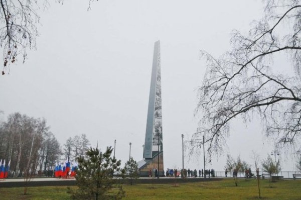 В Барнауле заменят плитку на стеле «Город трудовой доблести»