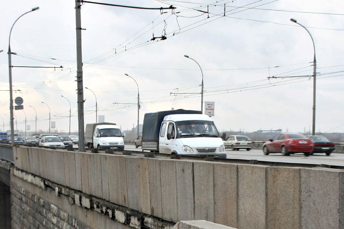 Власти Новосибирска ищут подрядчика для разработки проекта ремонта Димитровского моста