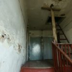 Жители неаварийного дома в Барнауле боятся, что на них упадёт прогнивший потолок