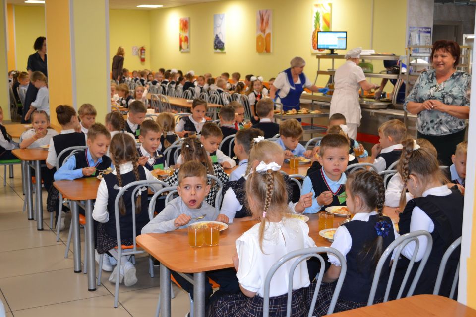 Как в барнаульских школах организовано горячее питание