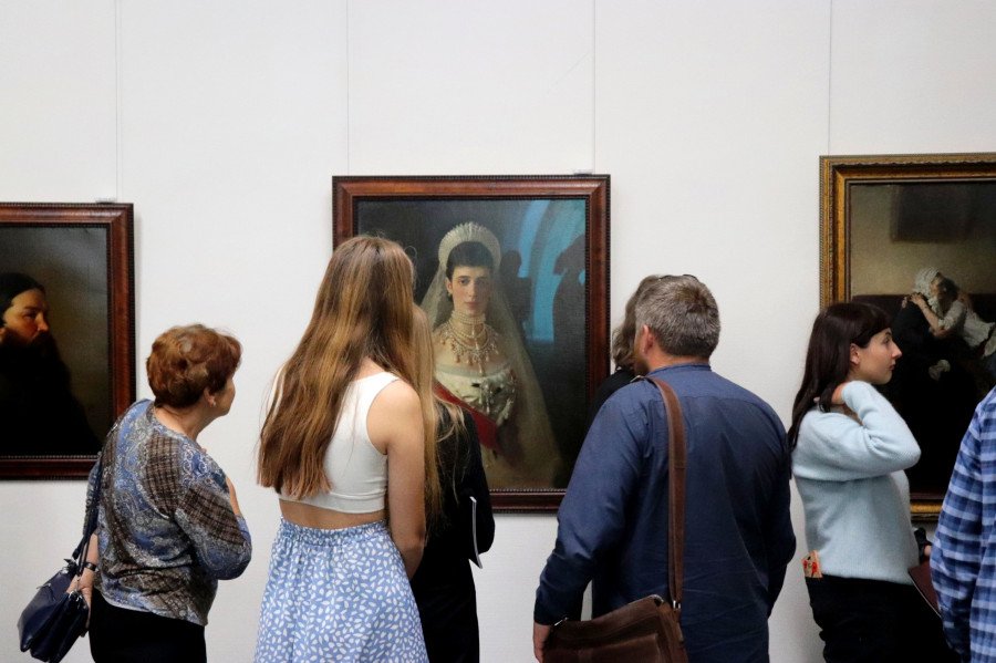 Кошачьи картины, космические “медузы” и коллекции веснушек. 8 идей, куда сходить этой осенью в Барнауле