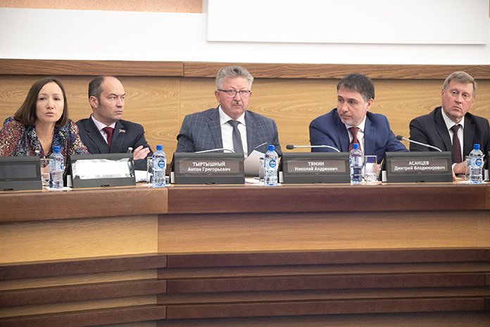 Назначение дополнительных выборов, ввод станции «Спортивная», ремонт площади Калинина: что было в центре внимания депутатов на 28-й сессии горсовета