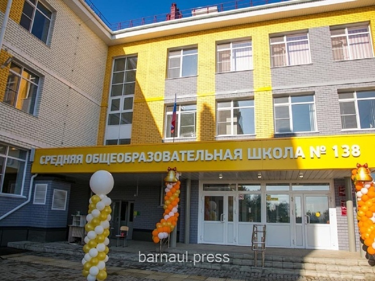 Новую школу на тысячу мест открыли 1 сентября в барнаульском поселке Спутник