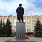 «Обнищание» памятника Ленину в Бийске связали с исчезновением облицовочного гранита