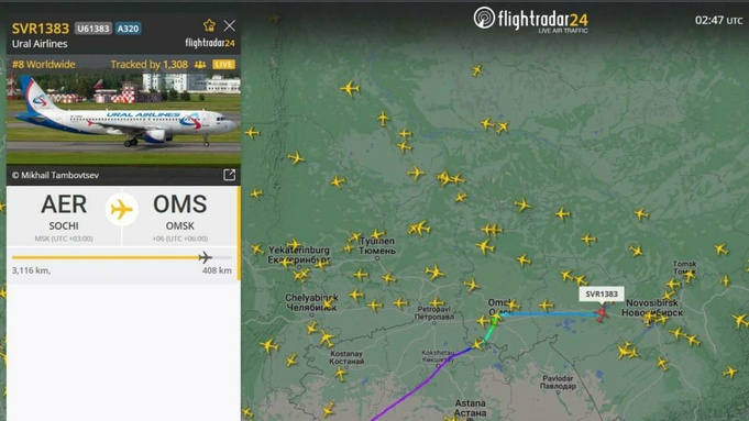 Самолет с пассажирами экстренно приземлился в поле возле села под Новосибирском