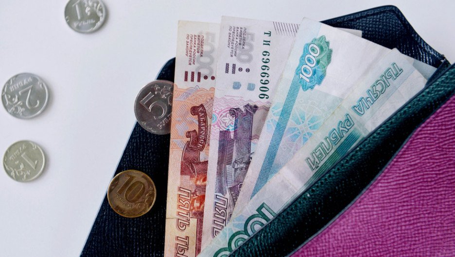 В Алтайском крае просят зарплату ниже, чем по стране, но получают больше премий