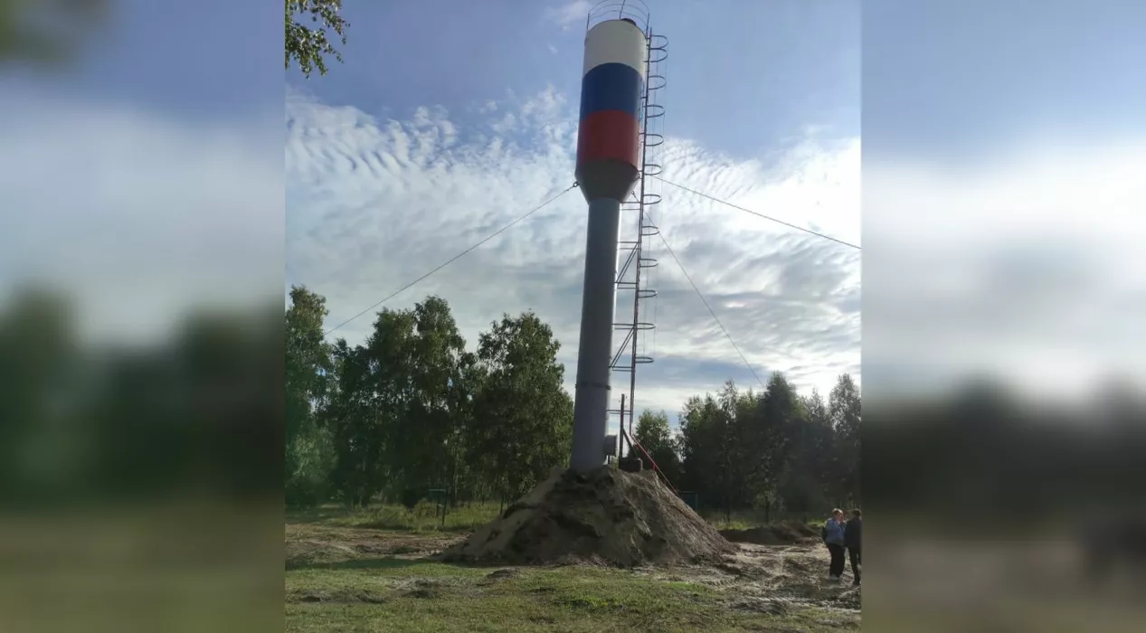 В селе Каменского района установили новую водонапорную башню взамен рухнувшей