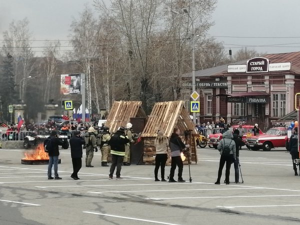 Как Барнаул празднует Первомай — трансляция altapress.ru