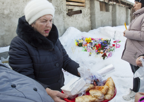 «Мы бы ее разорвали». Как в Урожайном переживают гибель полуторагодовалой девочки от рук матери