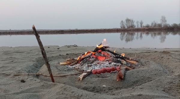 Со своим самоваром. Приключения барнаульцев, покоривших Обь на самодельном плоту