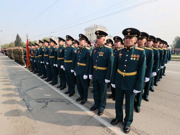 В Барнауле на площади Советов прошел Парад Победы