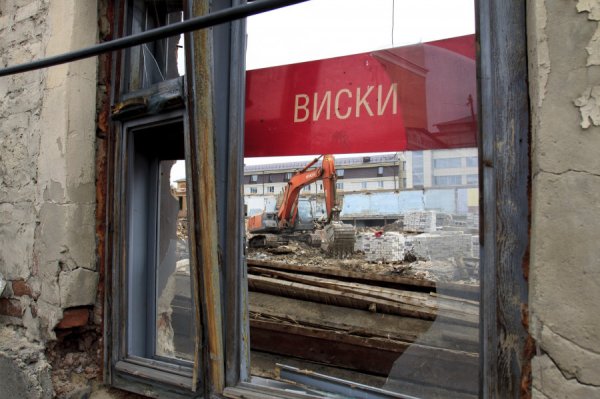 Вечереет. Какой элитный жилой комплекс бурно строят прямо под окнами мэрии в Барнауле